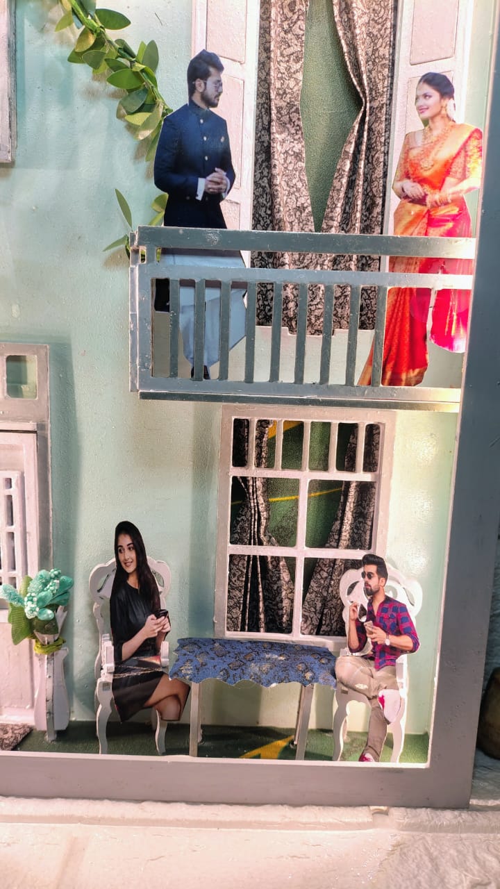 Balcony love story - Image 8